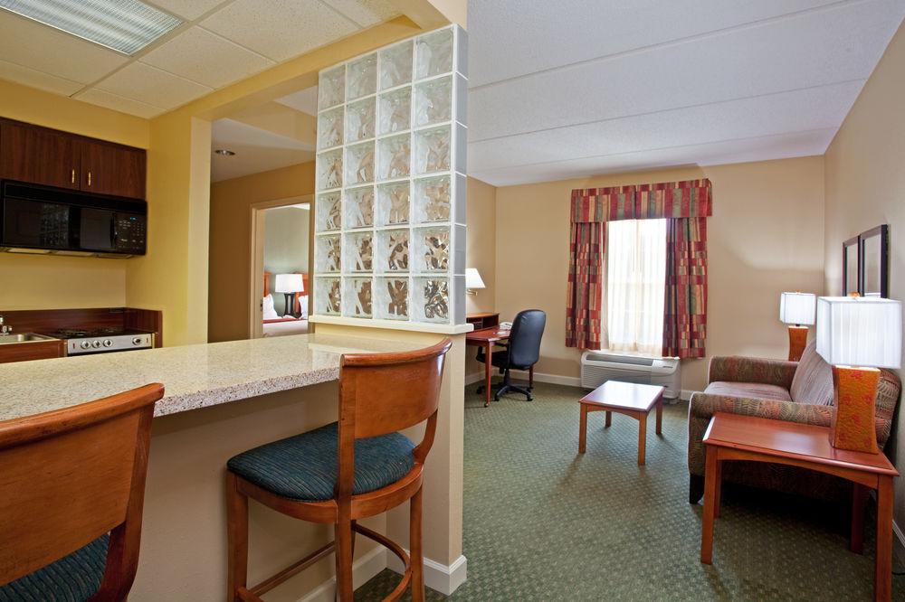 Holiday Inn Express Hotel & Suites Conover - Hickory Area By Ihg Екстер'єр фото