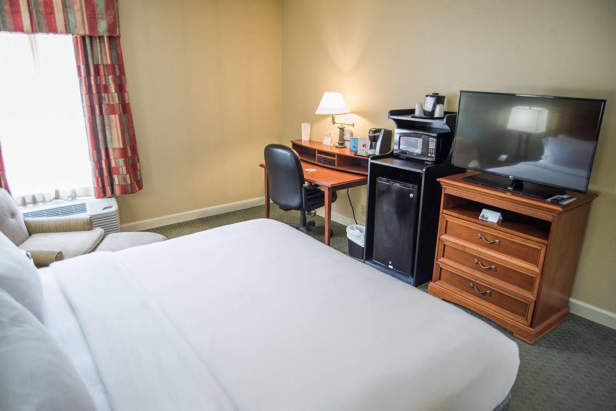 Holiday Inn Express Hotel & Suites Conover - Hickory Area By Ihg Екстер'єр фото